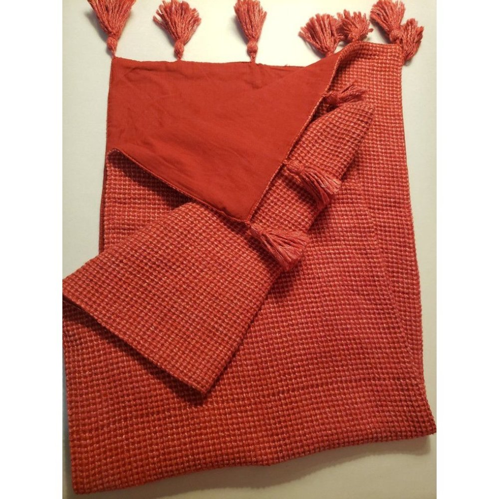 Nice Textures Table Runner With Tassels